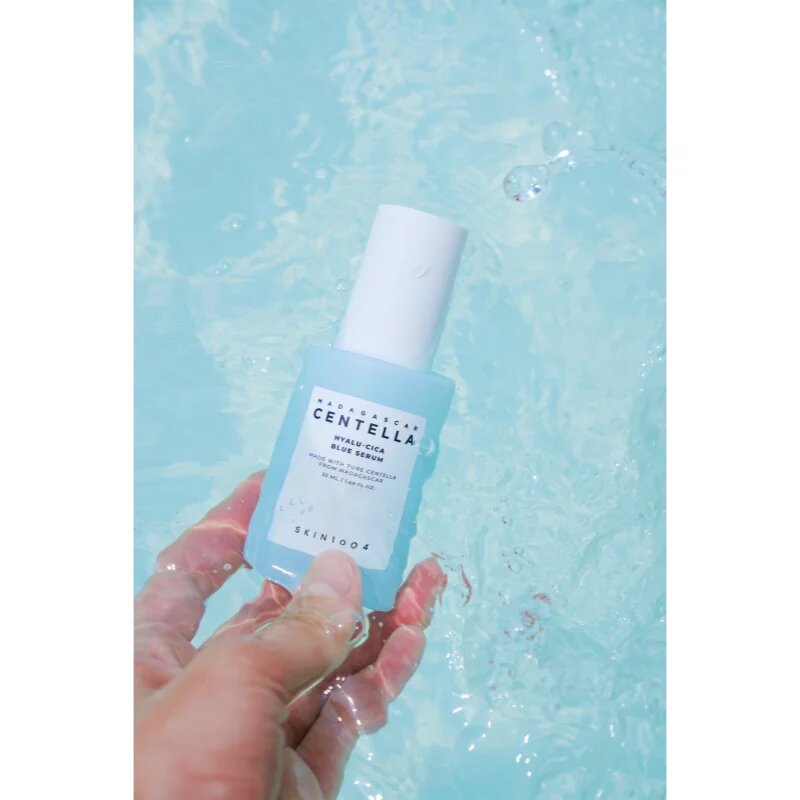 SKIN1004 Madagascar Centella Hyalu-Cica Blue Serum Intenzíven hidratáló szérum az érzékeny bőr megnyugtatásához és erősítéséhez 50 ml