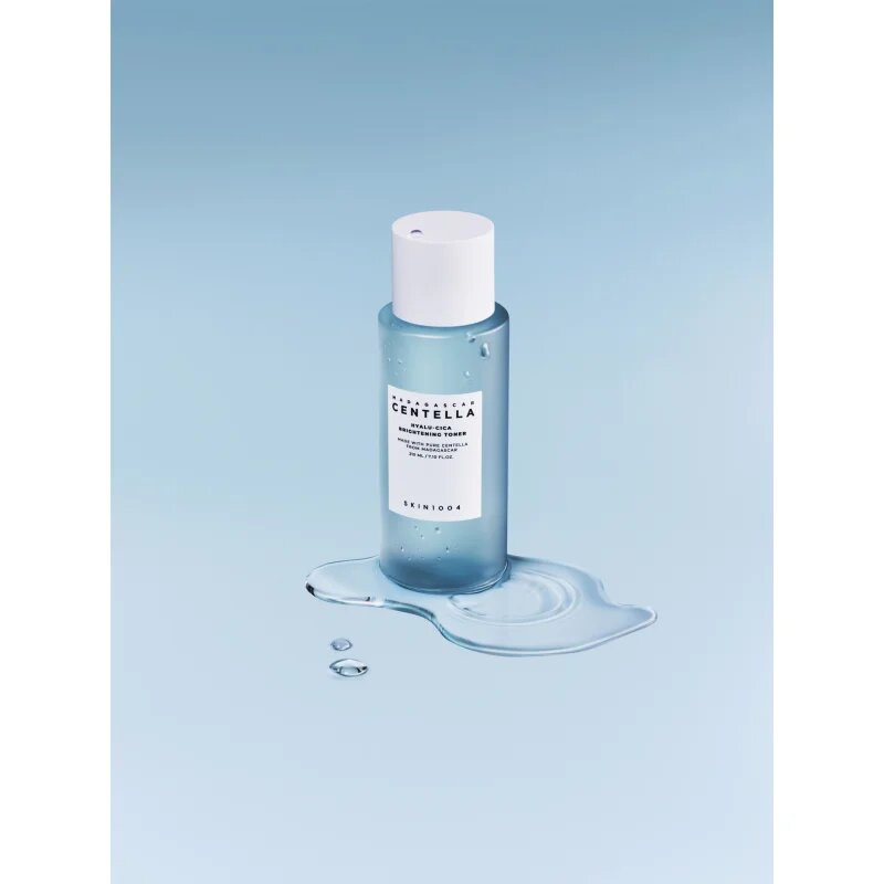 SKIN1004 Madagascar Centella Hyalu-Cica Brightening Toner gyengéd bőrhámlasztó tonik élénk és hidratált bőr 210 ml