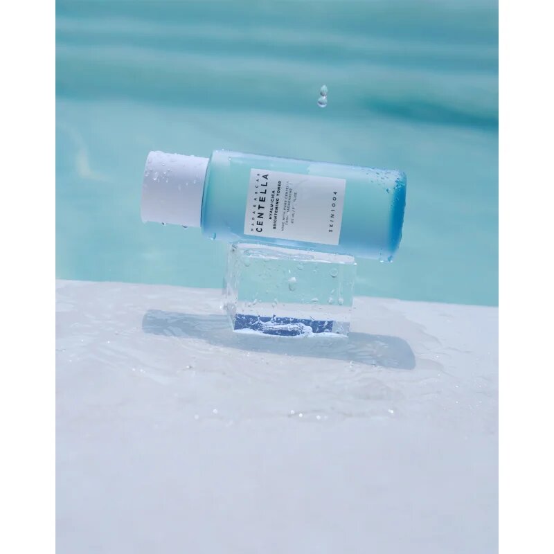 SKIN1004 Madagascar Centella Hyalu-Cica Brightening Toner gyengéd bőrhámlasztó tonik élénk és hidratált bőr 210 ml