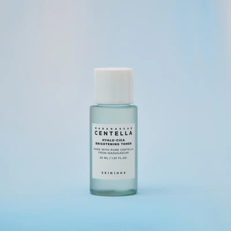 SKIN1004 Madagascar Centella Hyalu-Cica Brightening Toner gyengéd bőrhámlasztó tonik élénk és hidratált bőr 30 ml