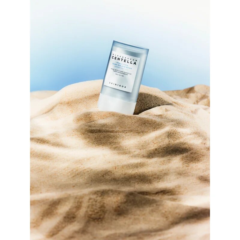 SKIN1004 Madagascar Centella Hyalu-Cica Silky-Fit Sun Stick védő hidratáló stick SPF 50+ 20 g