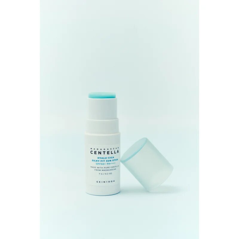 SKIN1004 Madagascar Centella Hyalu-Cica Silky-Fit Sun Stick védő hidratáló stick SPF 50+ 7 g