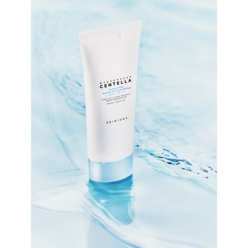 SKIN1004 Madagascar Centella Hyalu-Cica Water-Fit Sun Serum védő szérum hidratáló hatással SPF 50+ 100 ml
