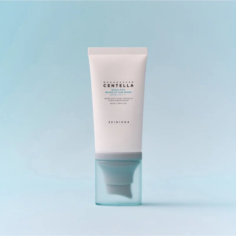 SKIN1004 Madagascar Centella Hyalu-Cica Water-Fit Sun Serum védő szérum hidratáló hatással SPF 50+ 50 ml