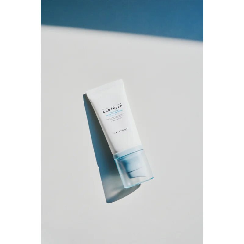 SKIN1004 Madagascar Centella Hyalu-Cica Water-Fit Sun Serum védő szérum hidratáló hatással SPF 50+ 50 ml