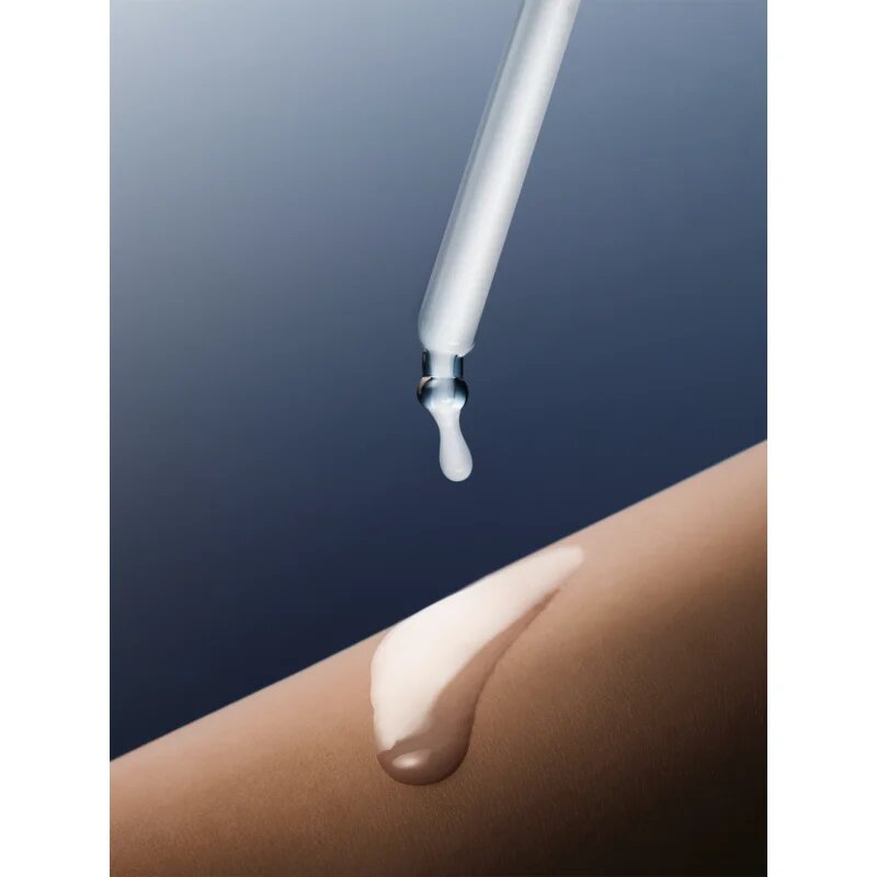 SKIN1004 Madagascar Centella Hyalu-Teca Plumping Ampoule intenzív hidratáló szérum a bőr öregedése ellen és a bőr feszesítéséért 50 ml
