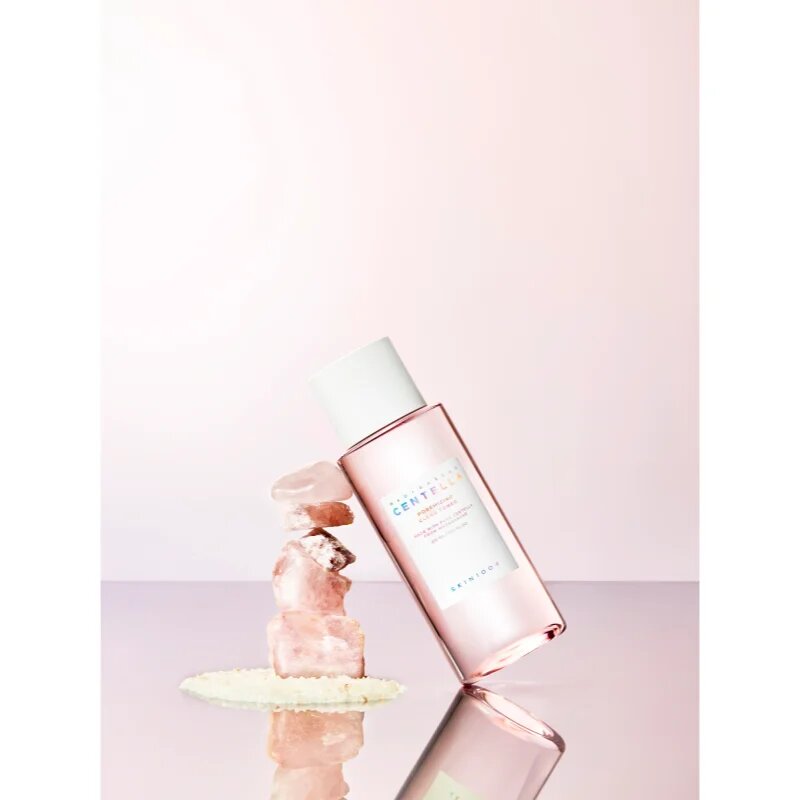 SKIN1004 Madagascar Centella Poremizing Clear Toner gyengéd bőrhámlasztó tonik a bőr kisimításáért és a pórusok minimalizásáért 210 ml