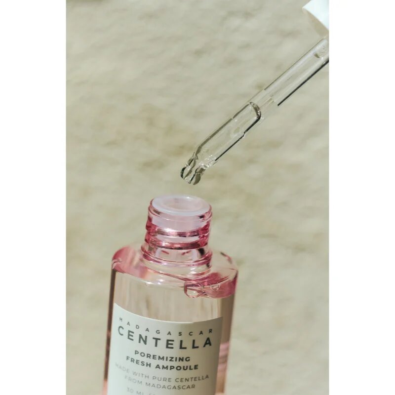 SKIN1004 Madagascar Centella Poremizing Fresh Ampoule detoxikáló arcszérum a bőr kisimításáért és a pórusok minimalizásáért 30 ml