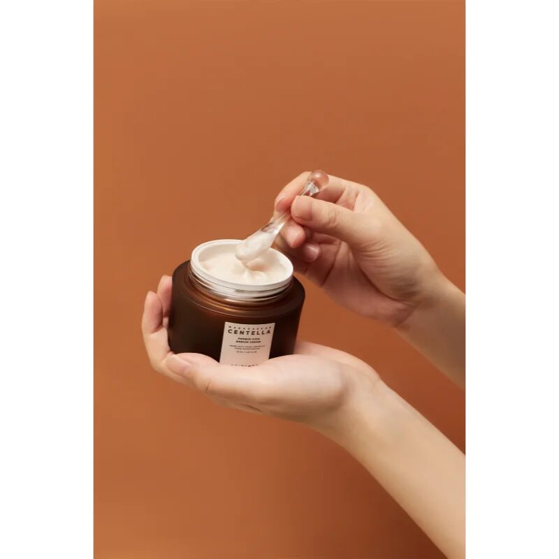 SKIN1004 Madagascar Centella Probio-Cica Enrich Cream intenzíven hidratáló krém az arcbőr megnyugtatására 50 ml