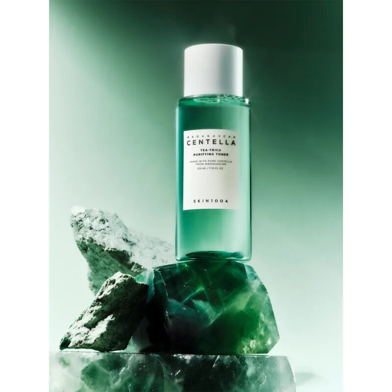 SKIN1004 Madagascar Centella Tea-Trica Purifying Toner mélyen tisztító tonikum a bőr kisimításáért és a pórusok minimalizásáért 210 ml