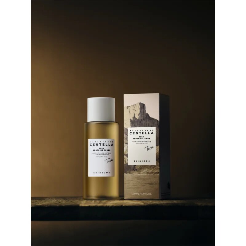 SKIN1004 Madagascar Centella Teca Soothing Toner gyengéd bőrhámlasztó tonik nyugtató hatással 210 ml
