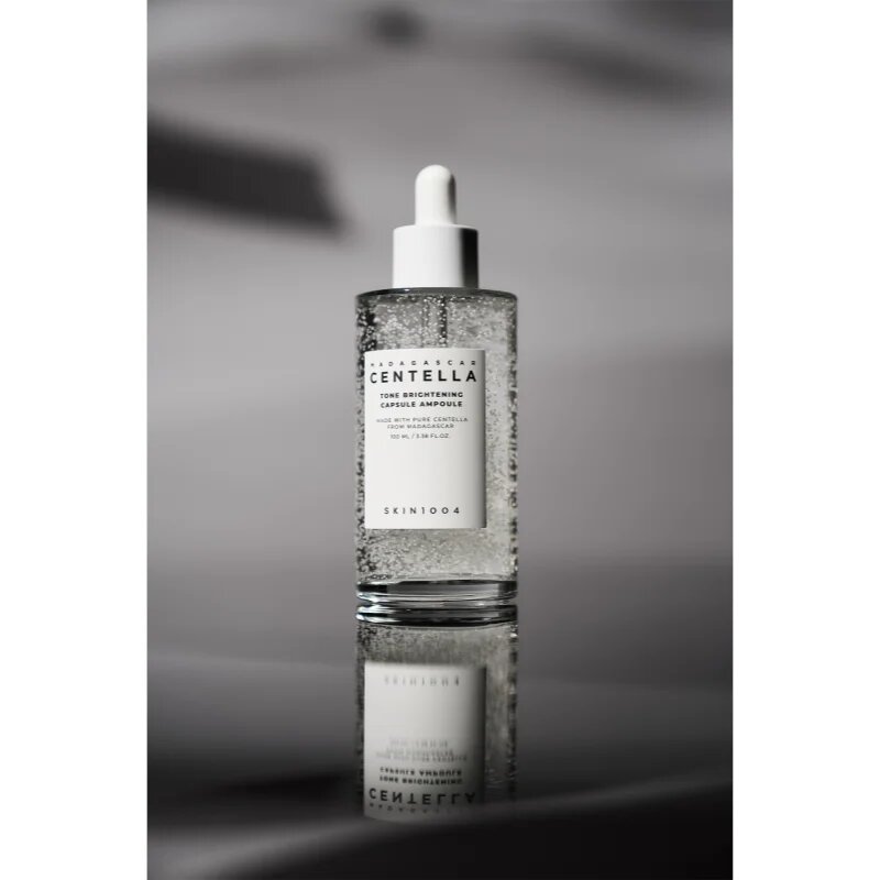 SKIN1004 Madagascar Centella Tone Brightening Capsule Ampoule hidratáló szérum az élénk és kisimított arcbőrért 100 ml
