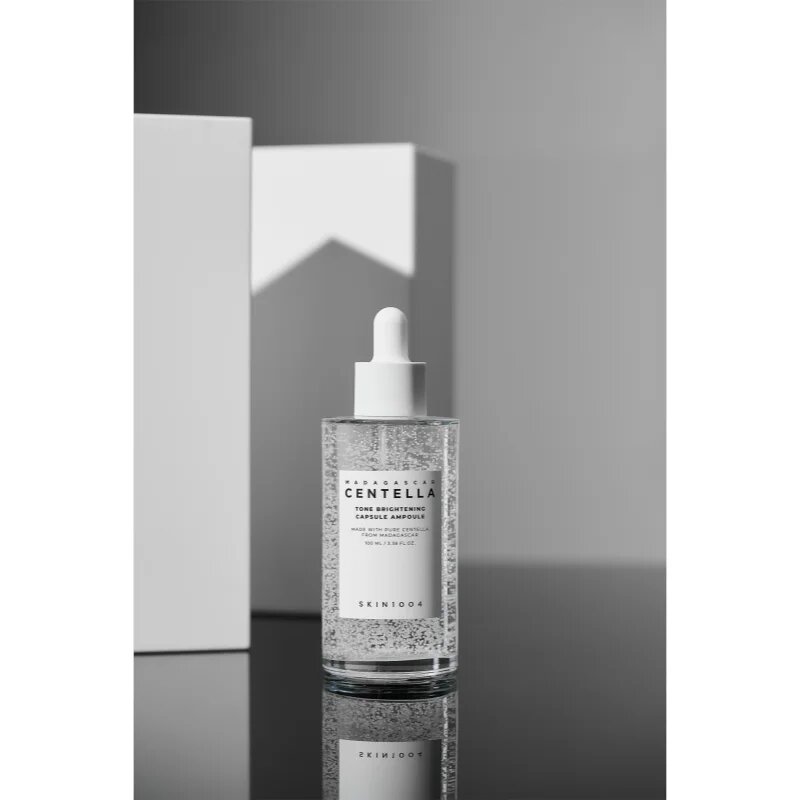 SKIN1004 Madagascar Centella Tone Brightening Capsule Ampoule hidratáló szérum az élénk és kisimított arcbőrért 100 ml