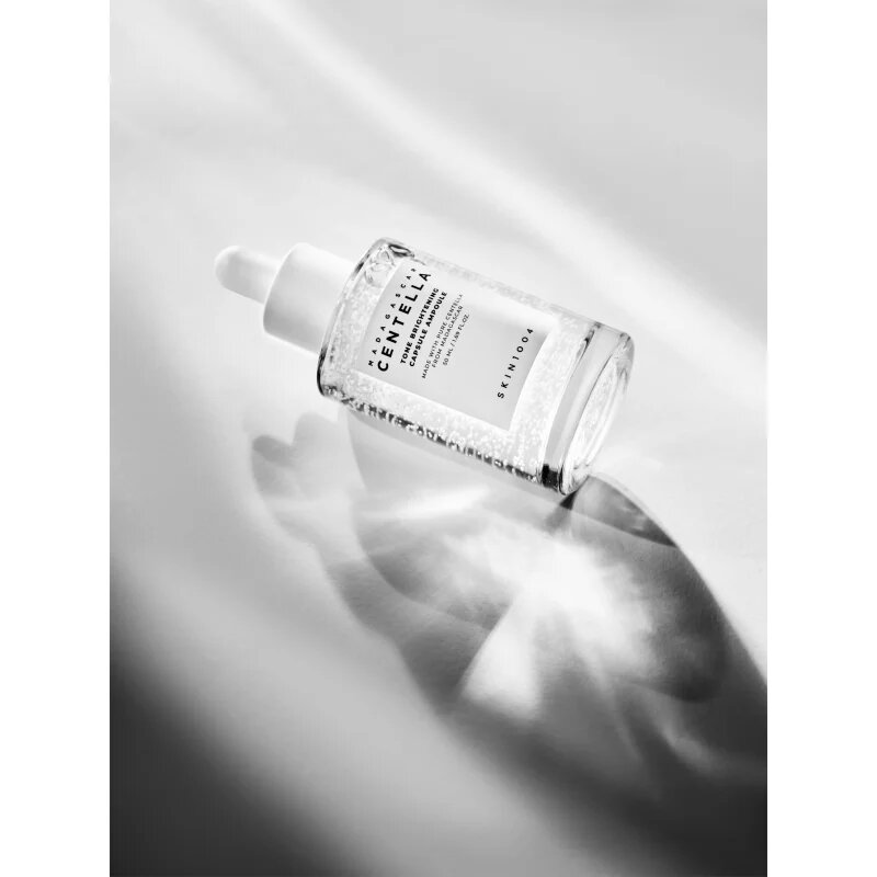SKIN1004 Madagascar Centella Tone Brightening Capsule Ampoule hidratáló szérum az élénk és kisimított arcbőrért 50 ml