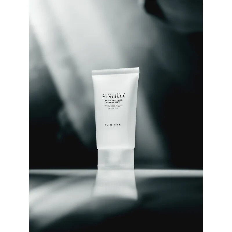 SKIN1004 Madagascar Centella Tone Brightening Capsule Cream revitalizáló és élénkitő krém nyugtató hatással 75 ml