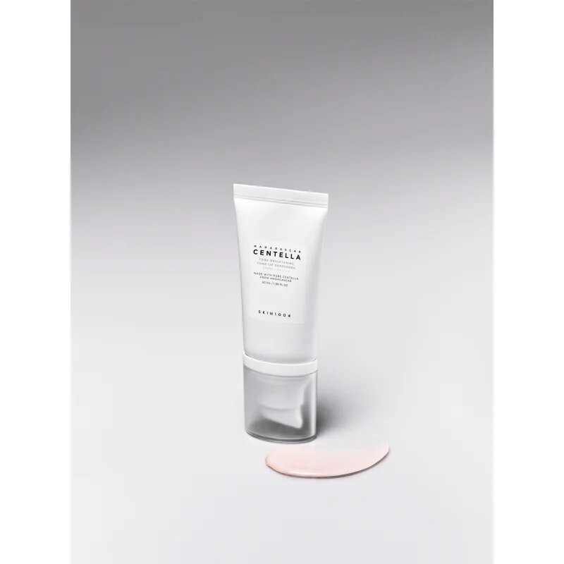SKIN1004 Madagascar Centella Tone Brightening Tone-Up Sunscreen védő és tonizáló folyadék arcra az élénk bőrért SPF 50+ 50 ml