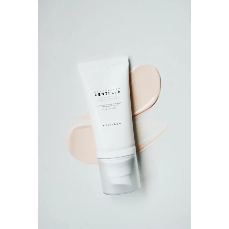SKIN1004 Madagascar Centella Tone Brightening Tone-Up Sunscreen védő és tonizáló folyadék arcra az élénk bőrért SPF 50+ 50 ml