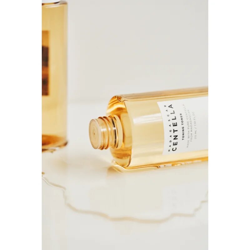 SKIN1004 Madagascar Centella Toning Toner gyengéd bőrhámlasztó tonik az érzékeny arcbőrre 400 ml