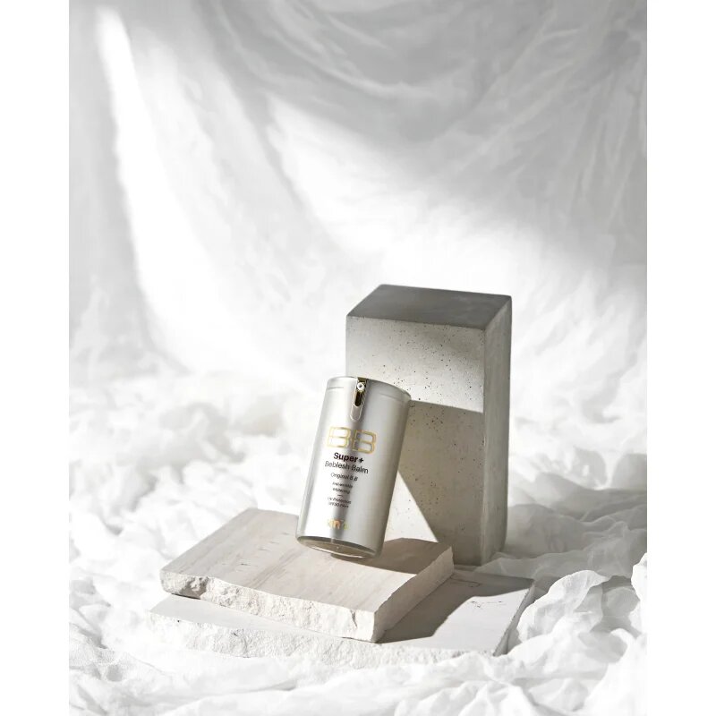 Skin79 Super+ Beblesh Balm hidratáló BB krém SPF 30 árnyalat Natural Beige (Gold) 40 ml