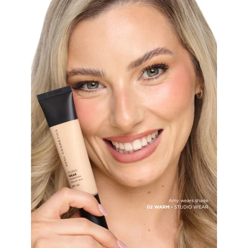 SOSU Cosmetics Studio Wear fedő hatású alapozó SPF 50 árnyalat 02 W 32 ml