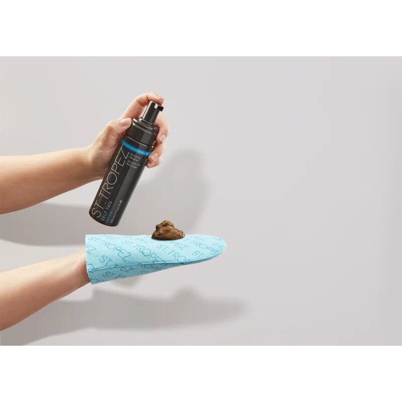 St.Tropez Self Tan Dark önbarnító hab az intenzív barnulásért 200 ml