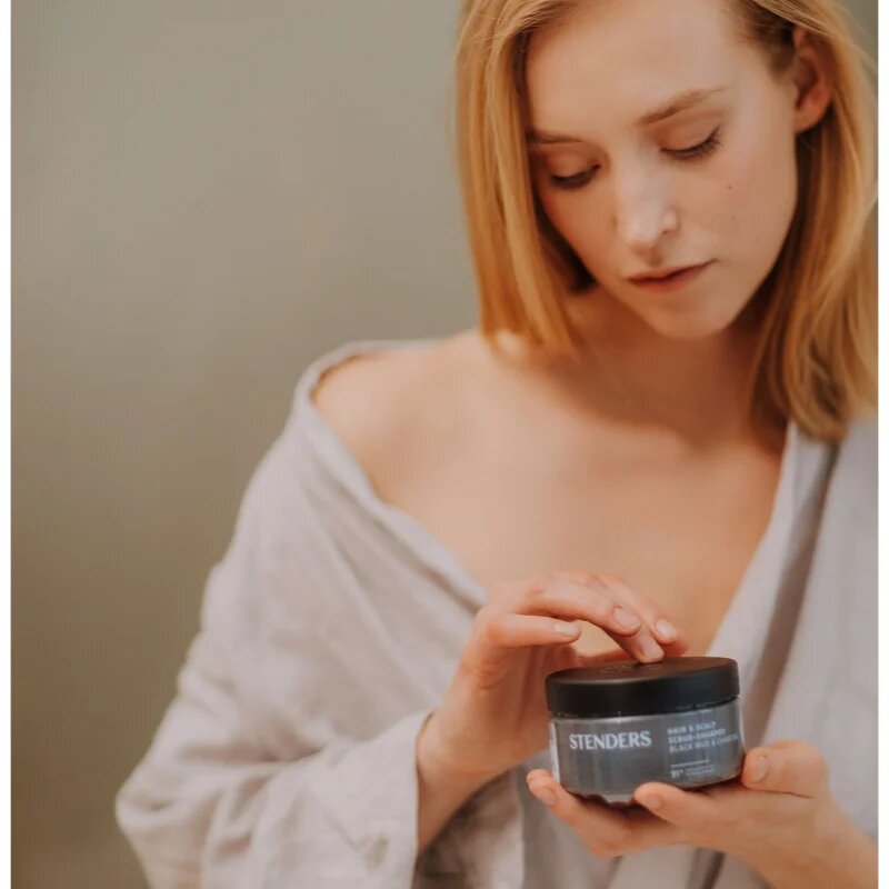 STENDERS Black Mud & Charcoal tisztító peeling a hajra és a fejbőrre 300 g