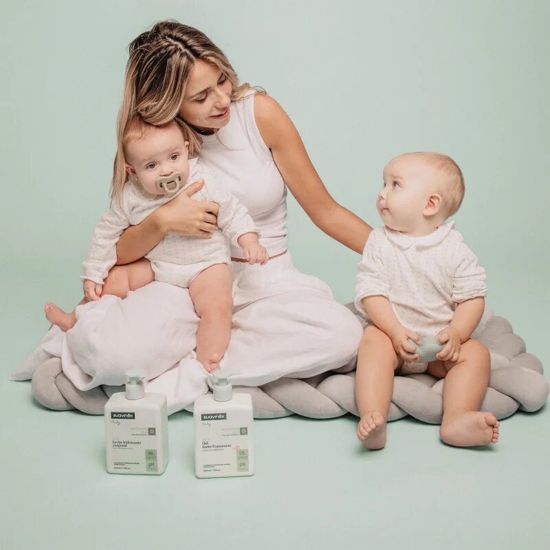 Suavinex Baby Extra-Gentle Shampoo finom állagú sampon gyermekeknek születéstől kezdődően 500 ml