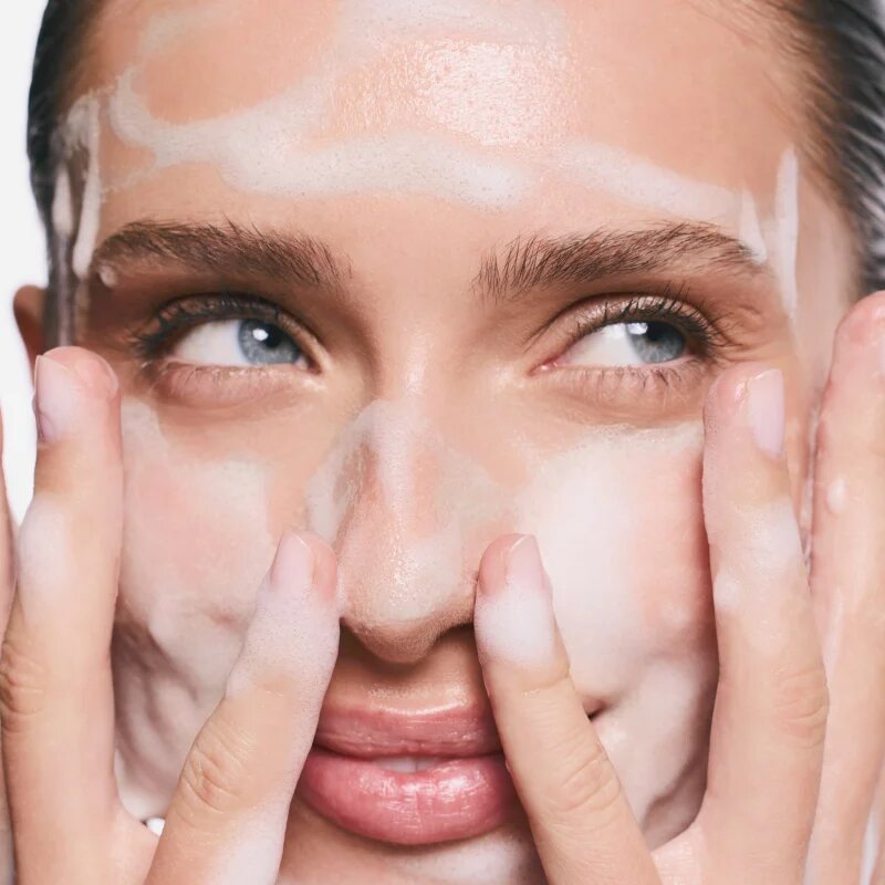 SUNEWMED+ Active Foaming Cleanser Face and Eye Makeup Removal tisztító és szemlemosó hab C vitamin 200 ml