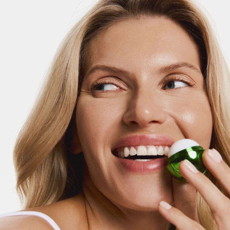 SUNEWMED+ Pear Kiss Moisturizing Lip Balm hidratáló ajakbalzsam bambuszvajjal 13 g