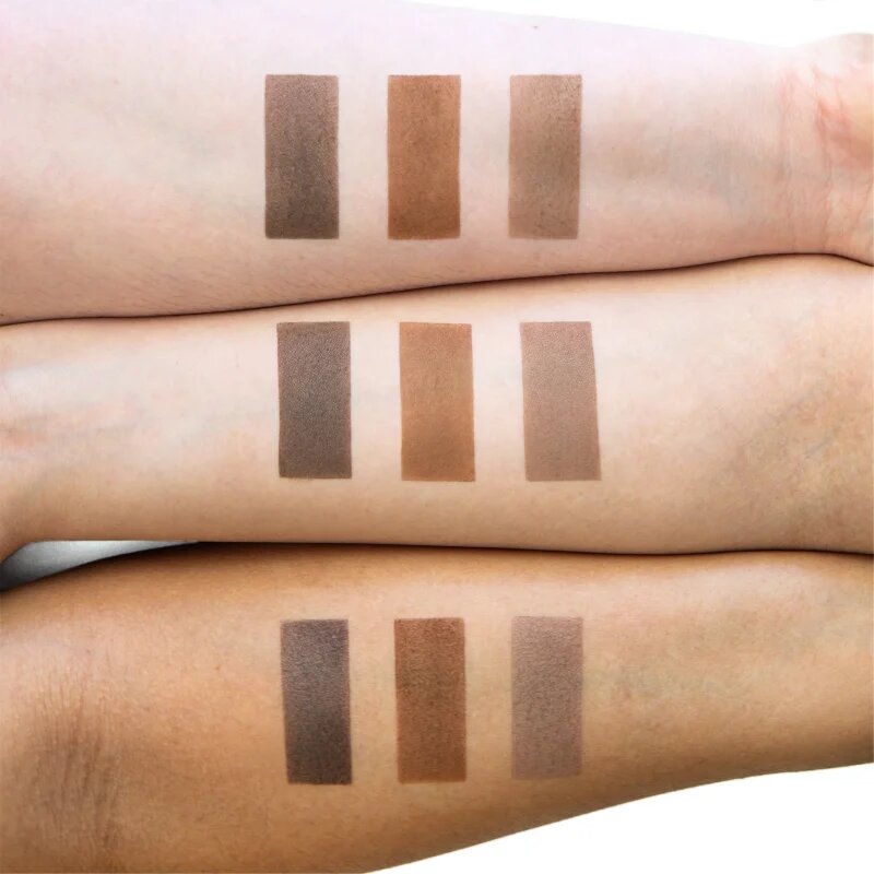 theBalm Browpow® Szemöldökpúder praktikus mágneses tokban árnyalat Blonde 1.2 g