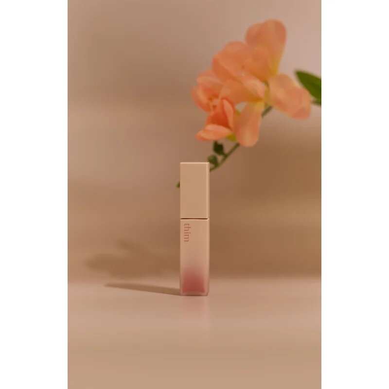 thim Satin Lip Glaze tartós ajakfény hidratáló hatással árnyalat 02 Haze Coral 6 g