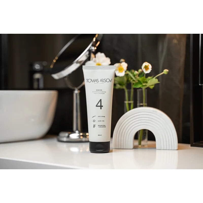Tomas Arsov Bonfire Leave On Conditioner öblítés nélküli tápláló kondicionáló finom és sérült hajra 250 ml