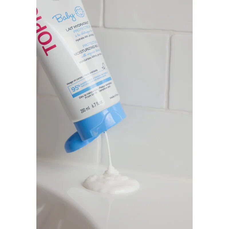Topicrem BABY My 1st Ultra-Moisturizing Milk hidratáló tej arcra és testre száraz és érzékeny bőrre 200 ml