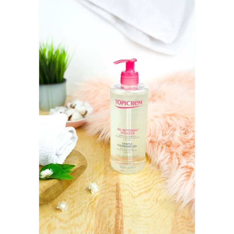 Topicrem UH BODY Gentle Cleansing Gel gyengéd tisztító gél arcra testre és hajra 500 ml
