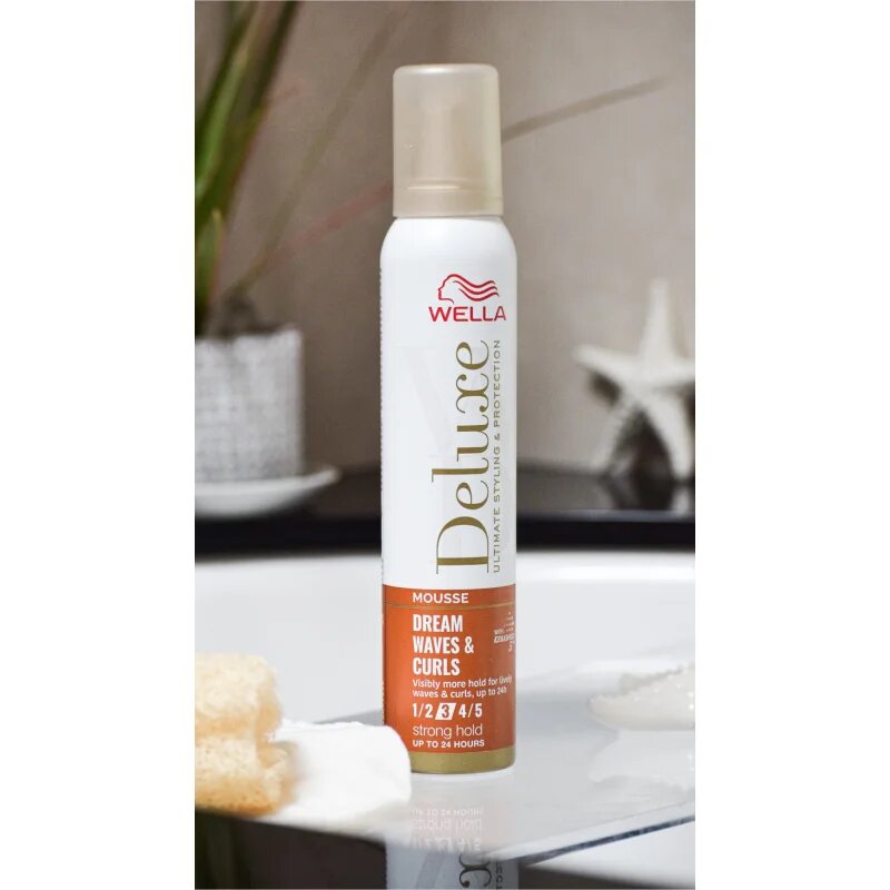 Wella Deluxe Dream Waves & Curls fixáló hab a hullámos és göndör hajra 200 ml