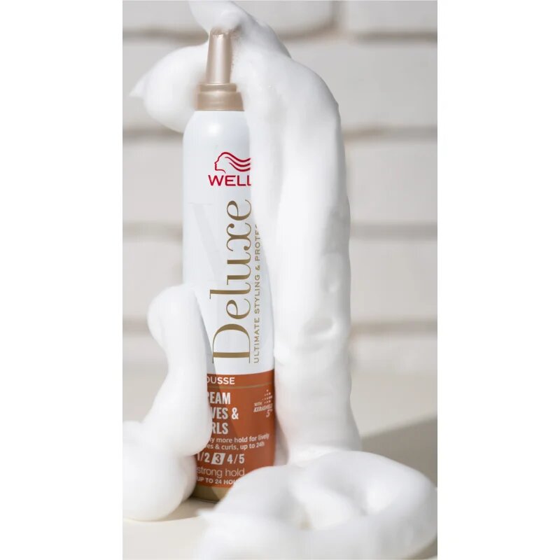 Wella Deluxe Dream Waves & Curls fixáló hab a hullámos és göndör hajra 200 ml
