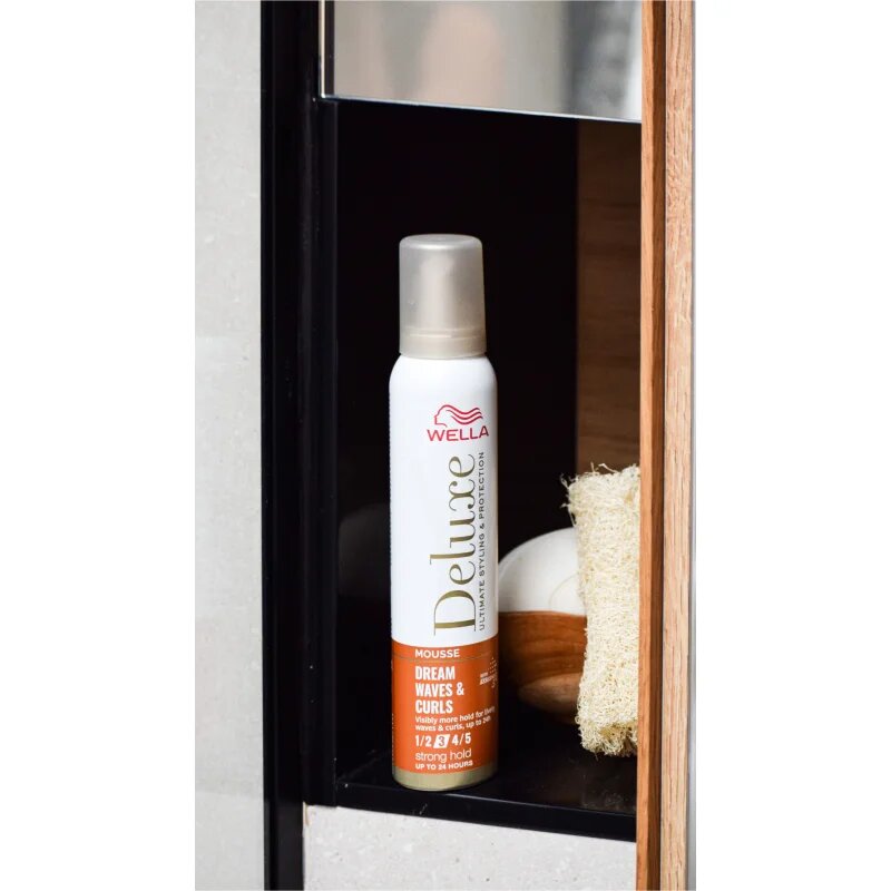 Wella Deluxe Dream Waves & Curls fixáló hab a hullámos és göndör hajra 200 ml