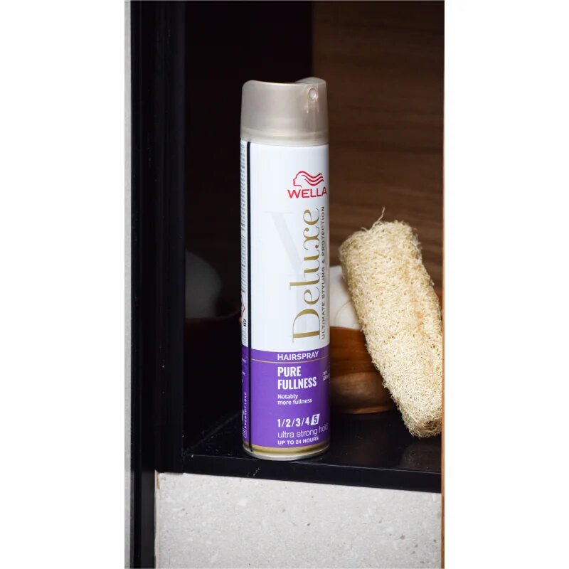Wella Deluxe Pure Fullness Hajlakk az extra erős tartásért dús hatásért 250 ml