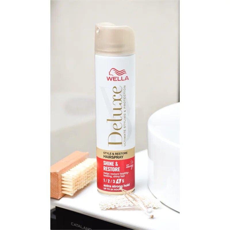 Wella Deluxe Shine & Restore hajlakk erős fixálással dús hatásért 250 ml