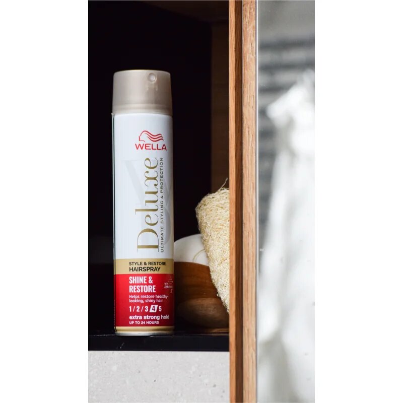 Wella Deluxe Shine & Restore hajlakk erős fixálással dús hatásért 250 ml