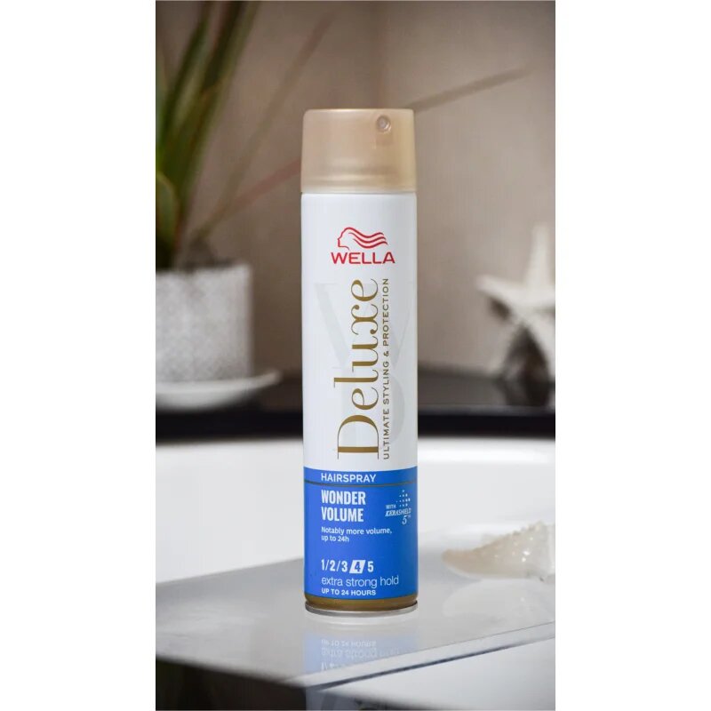 Wella Deluxe Wonder Volume hajlakk erős fixálással dús hatásért 250 ml