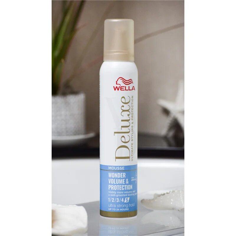 Wella Deluxe Wonder Volume & Protection fixáló hab a hajtérfogat növelésére 200 ml