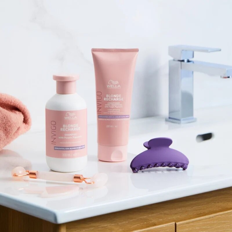 Wella Professionals Invigo Blonde Recharge sampon szőke hajra semlegesíti a sárgás tónusokat 300 ml