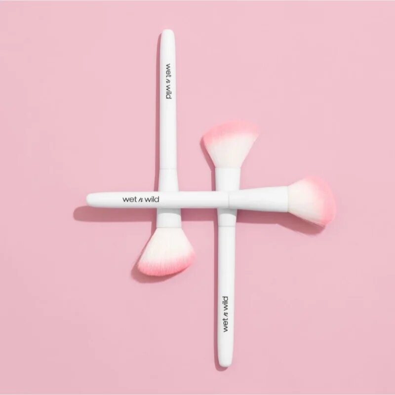 Wet n Wild Essential Blush Brush púderecset az arcra (arcpír ecset) 1 db