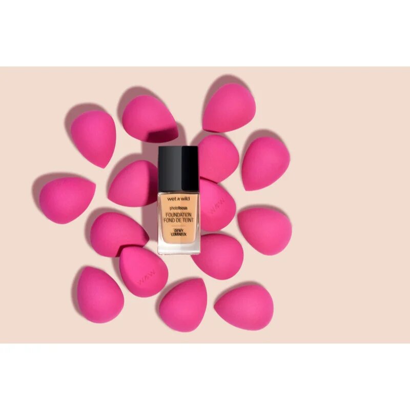 Wet n Wild PhotoFocus könnyű hidratáló alapozó az élénk bőrért árnyalat Desert Beige 28 ml