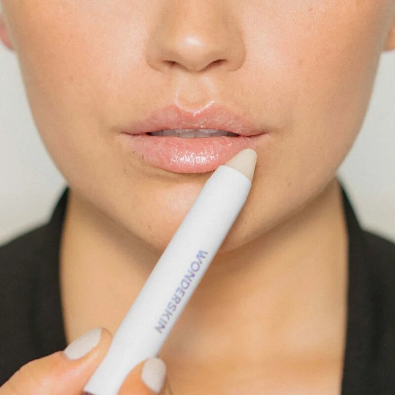 WONDERSKIN Wonder Blading 3-in-1 Lip Scrub szájpeeling stift 3 g