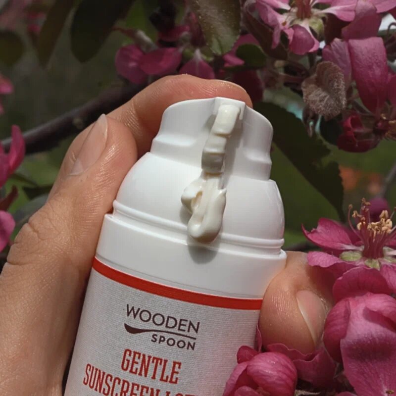 WoodenSpoon Baby & Family védő naptej az egész családnak SPF50 50 ml