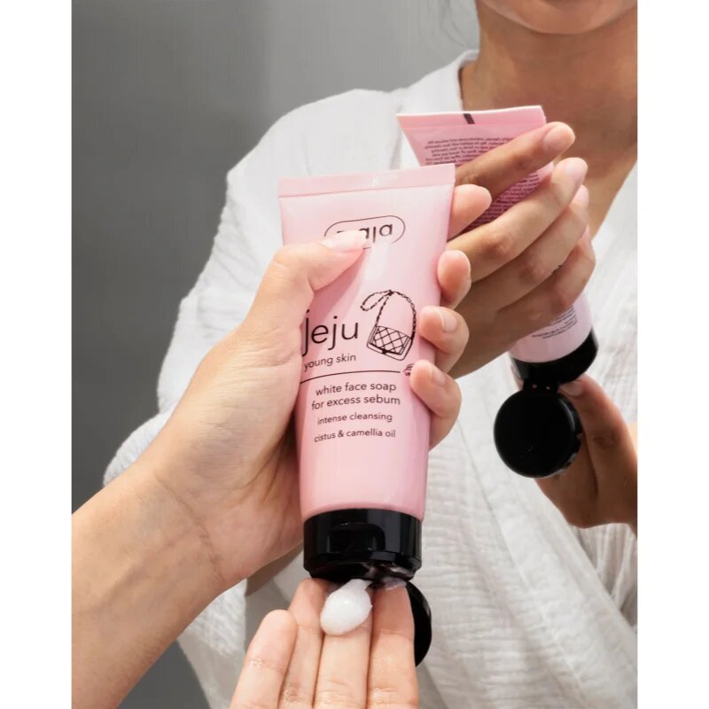 Ziaja Jeju Young Skin gyengéd tisztító szappan az arcra 75 ml