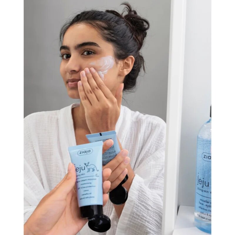Ziaja Jeju Young Skin könnyű hidratáló krém a fiatal arcbőrre 50 ml