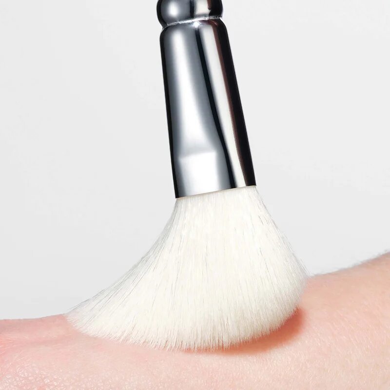 ZOEVA 127 Blush & Contour ecset a kontúrokra és az arcpirosítóra 1 db